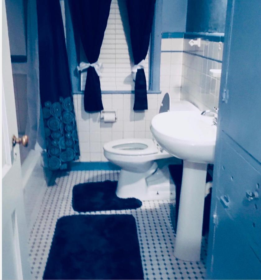 BEST DEAL IN TOWN! Entire 1 Bedroom Apartment 59 Montgomery Extérieur photo