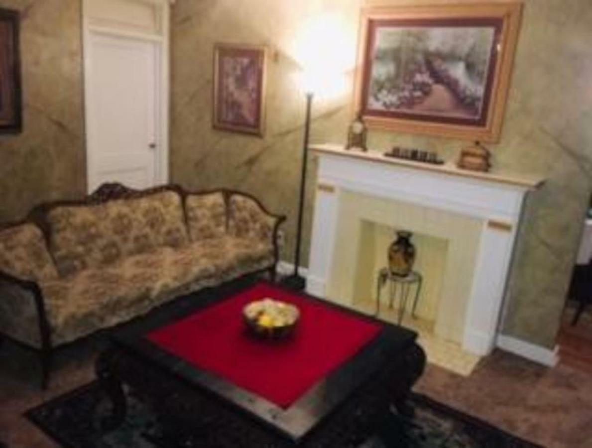 BEST DEAL IN TOWN! Entire 1 Bedroom Apartment 59 Montgomery Extérieur photo