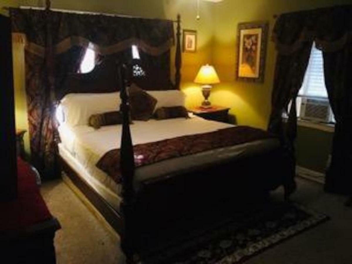 BEST DEAL IN TOWN! Entire 1 Bedroom Apartment 59 Montgomery Extérieur photo